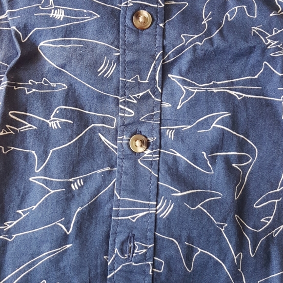 💙BOYS 3 BUNDLE LONG SLEEVED BUTTON UPS💙 - Picture 5 of 5